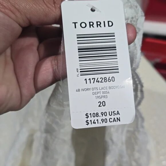 NWT Torrid Off Shoulder Lace Bodycon Wedding Dress - Picture 5 of 5